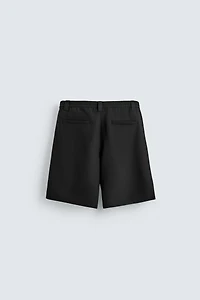 RELAXED FIT SIDE PLEAT SHORTS