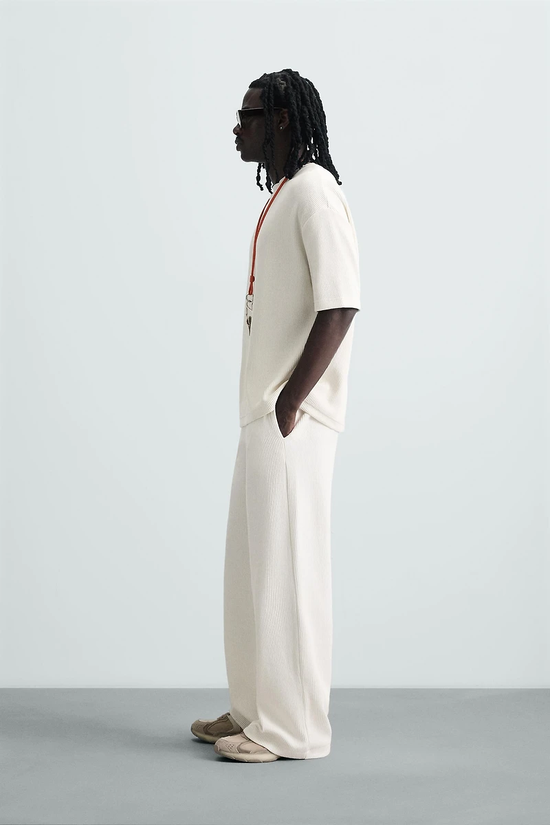 VERTICAL TEXTURED T-SHIRT