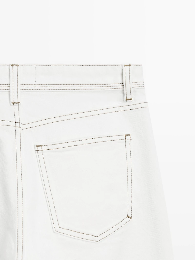 Straight-leg jeans with hem detail