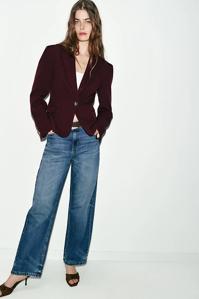 TAILORED BLAZER WITH PRONOUNCED SHOULDERS
