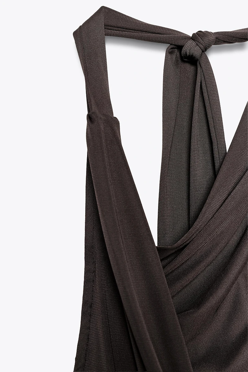 ROBE DÉCOLLETÉ FLUIDE PLIS