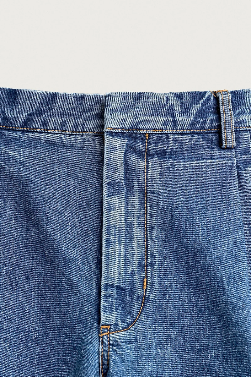 REGULAR FIT PLEATED DENIM SHORTS