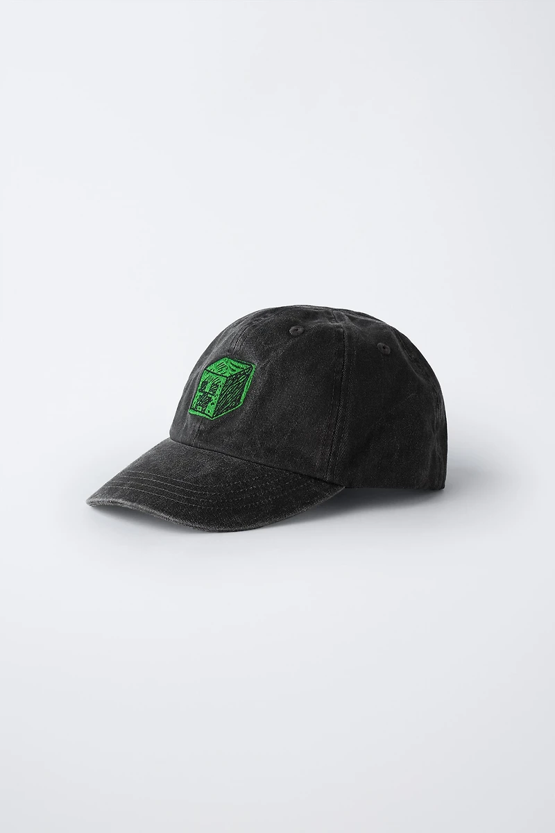 WASHED EFFECT CAP WITH MINECRAFT © MOJANG AB. ™ EMBROIDERY