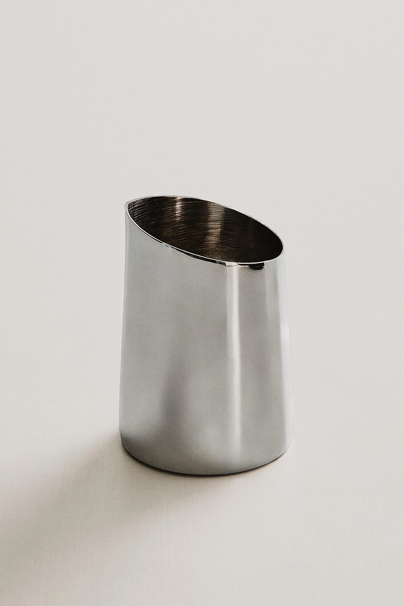 VASE EN ACIER