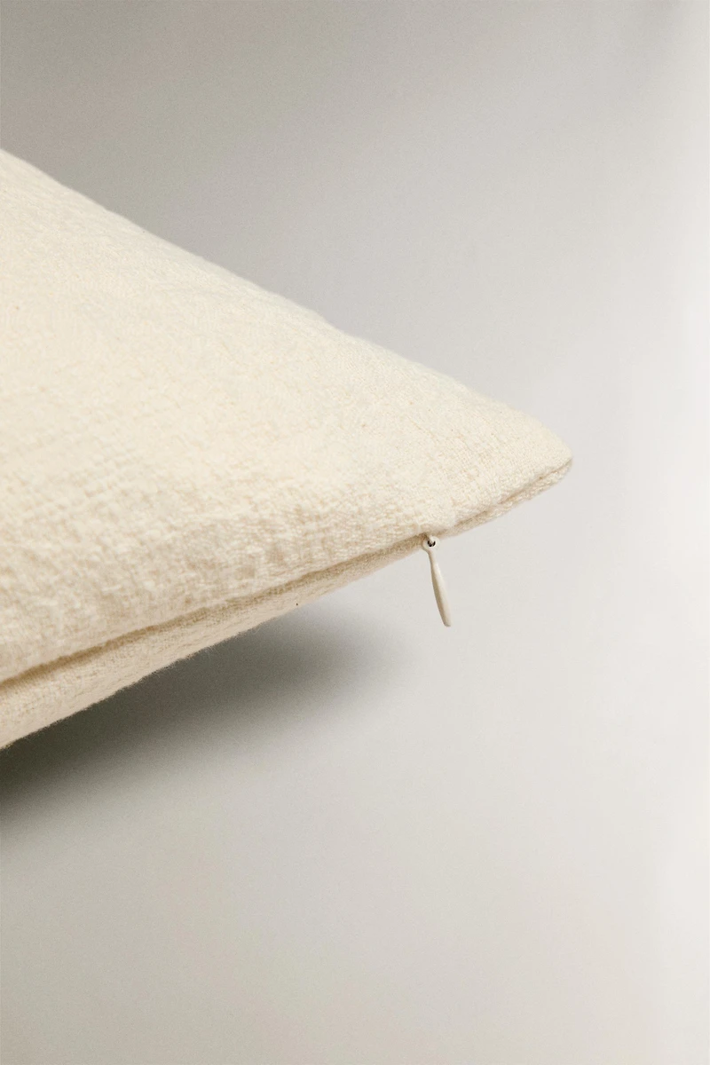 TEXTURED JACQUARD THROW PILLOW