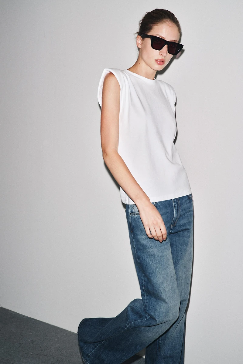 SLEEVELESS SHOULDER PAD T-SHIRT