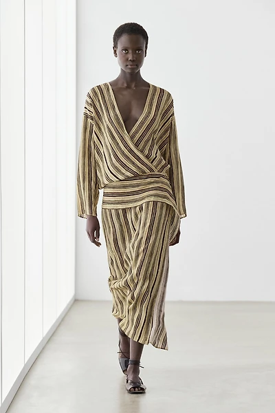 Robe midi à rayures avec ceinture