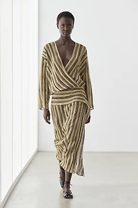 Robe midi à rayures avec ceinture