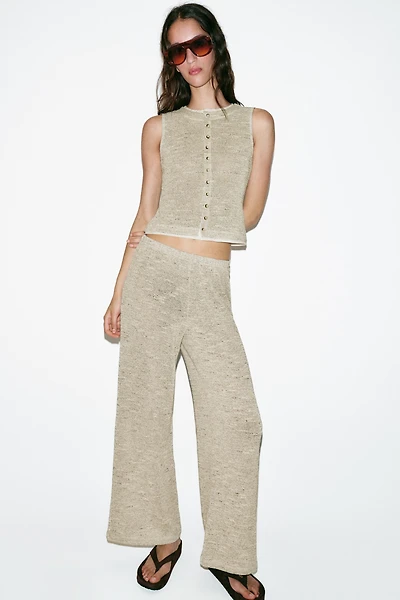 BUTTONED VEST TOP