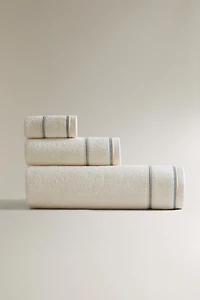 BATH TOWEL WITH DOUBLE CONTRAST PIPING