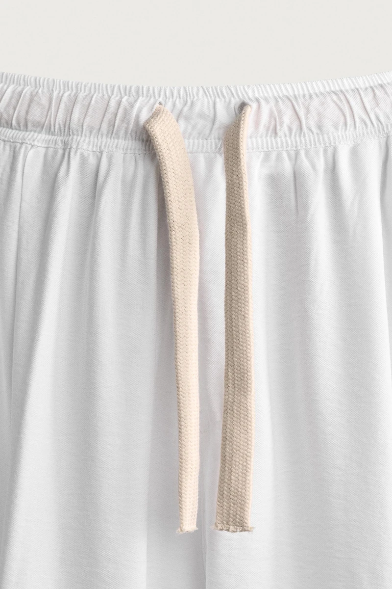 RELAXED FIT FLOWY PANTS