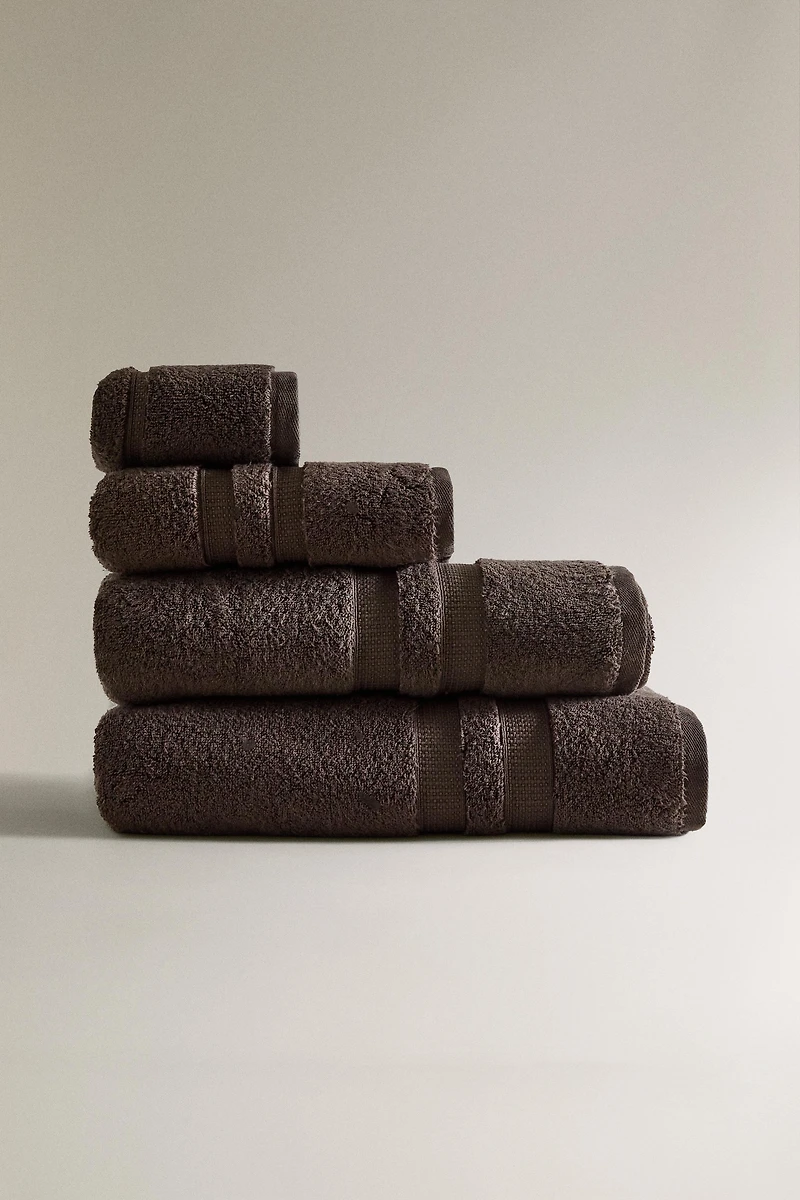 EXTRA SOFT DOUBLE BORDER BATH TOWEL