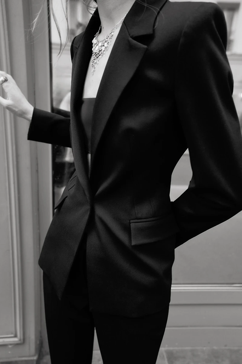 ONE-BUTTON TAILORED BLAZER