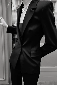 ONE-BUTTON TAILORED BLAZER