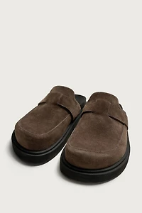 SABOTS EN CUIR