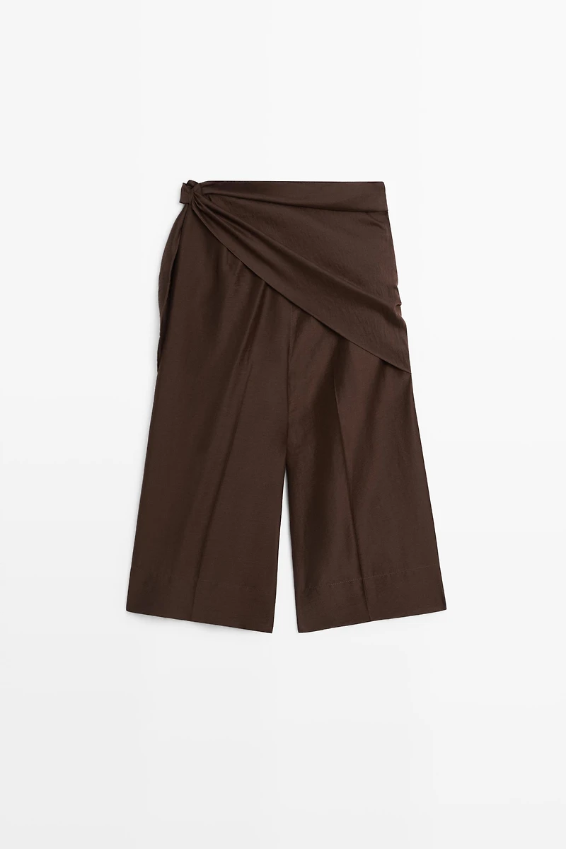Long flowing Bermuda shorts with scarf detail