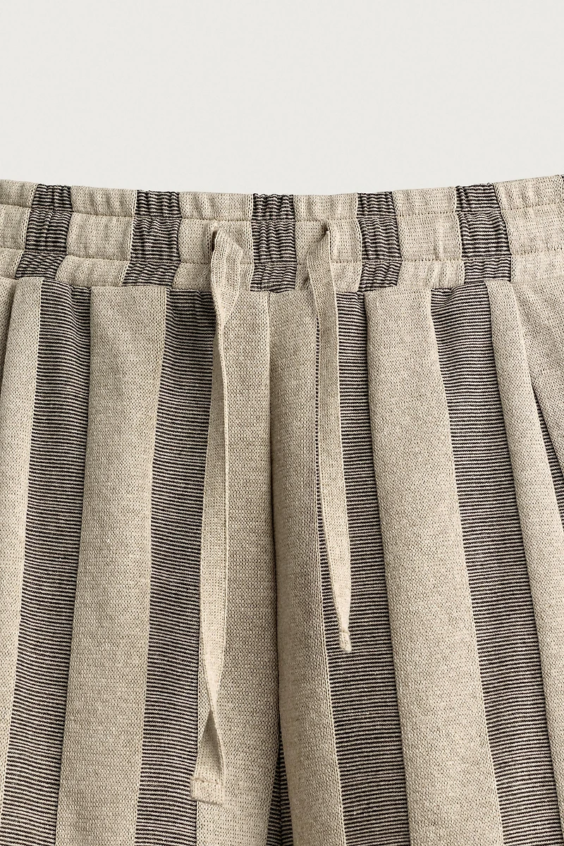 STRIPED JACQUARD PLEATED SHORTS