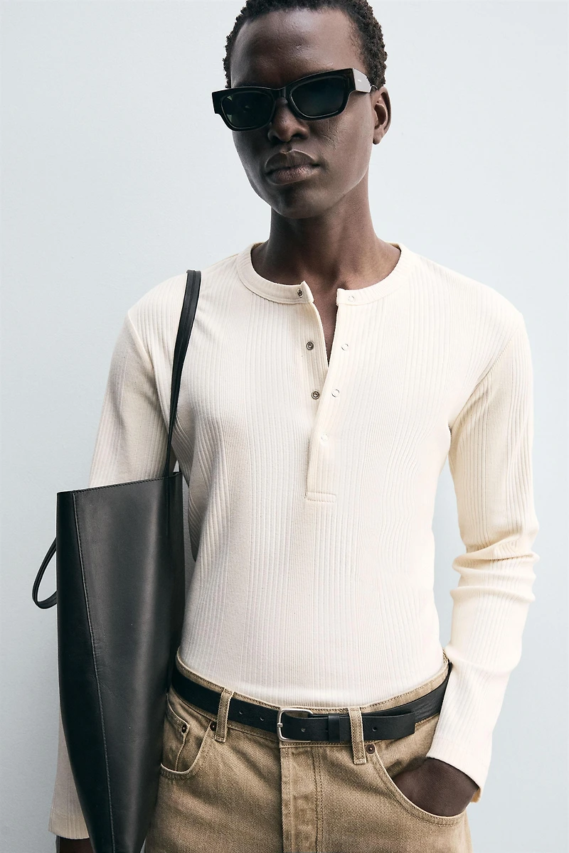 STRUCTURED HENLEY COLLAR T-SHIRT