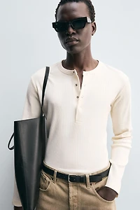 STRUCTURED HENLEY COLLAR T-SHIRT