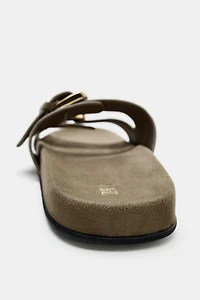 SANDALES À BOUCLES EN CROÛTE DE CUIR
