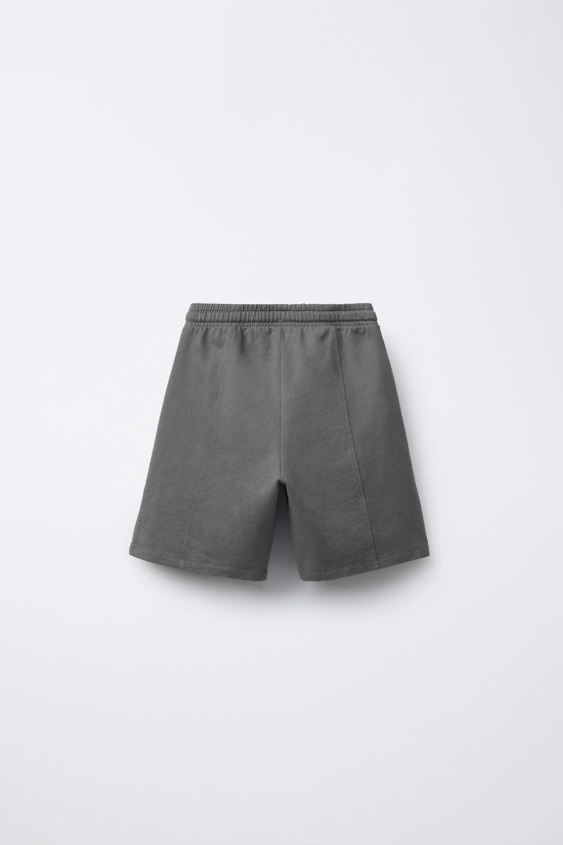 GRAFFITI TEXT STRAIGHT SHORTS