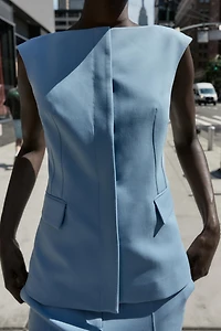 FITTED VEST