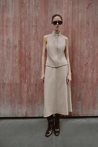 SLEEVELESS HIGH COLLAR TOP