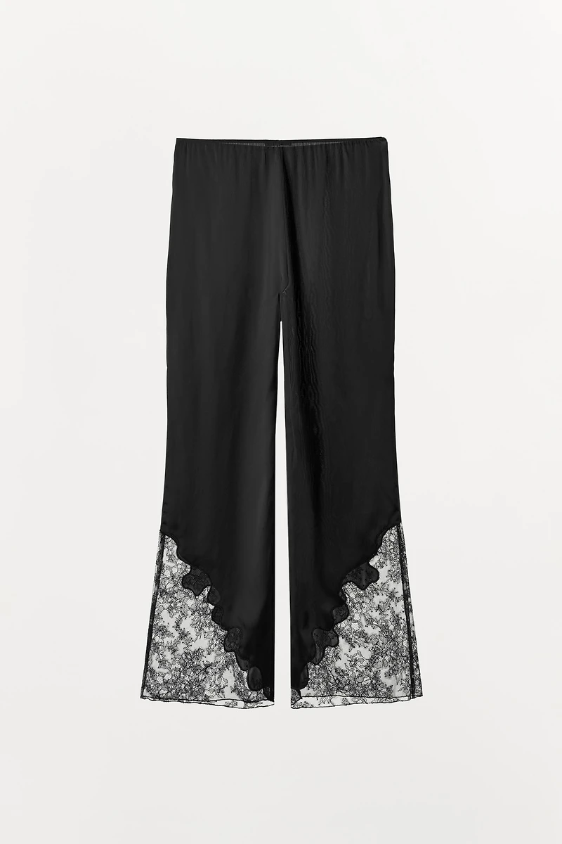 PANTALON SATINÉ AVEC DÉTAILS EN DENTELLE