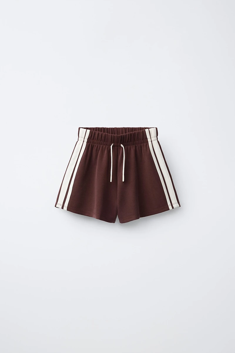 CONTRAST SIDE STRIPE SHORTS
