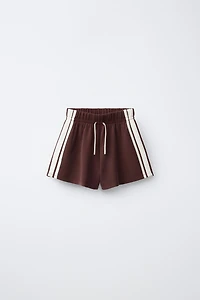 CONTRAST SIDE STRIPE SHORTS