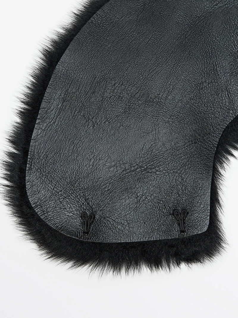 Lambskin collar