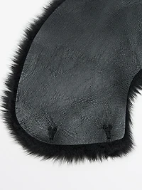 Lambskin collar
