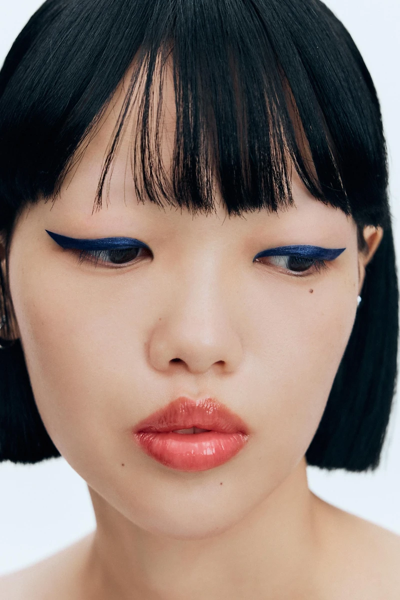 LIQUID EYELINER DARKEST BLUE