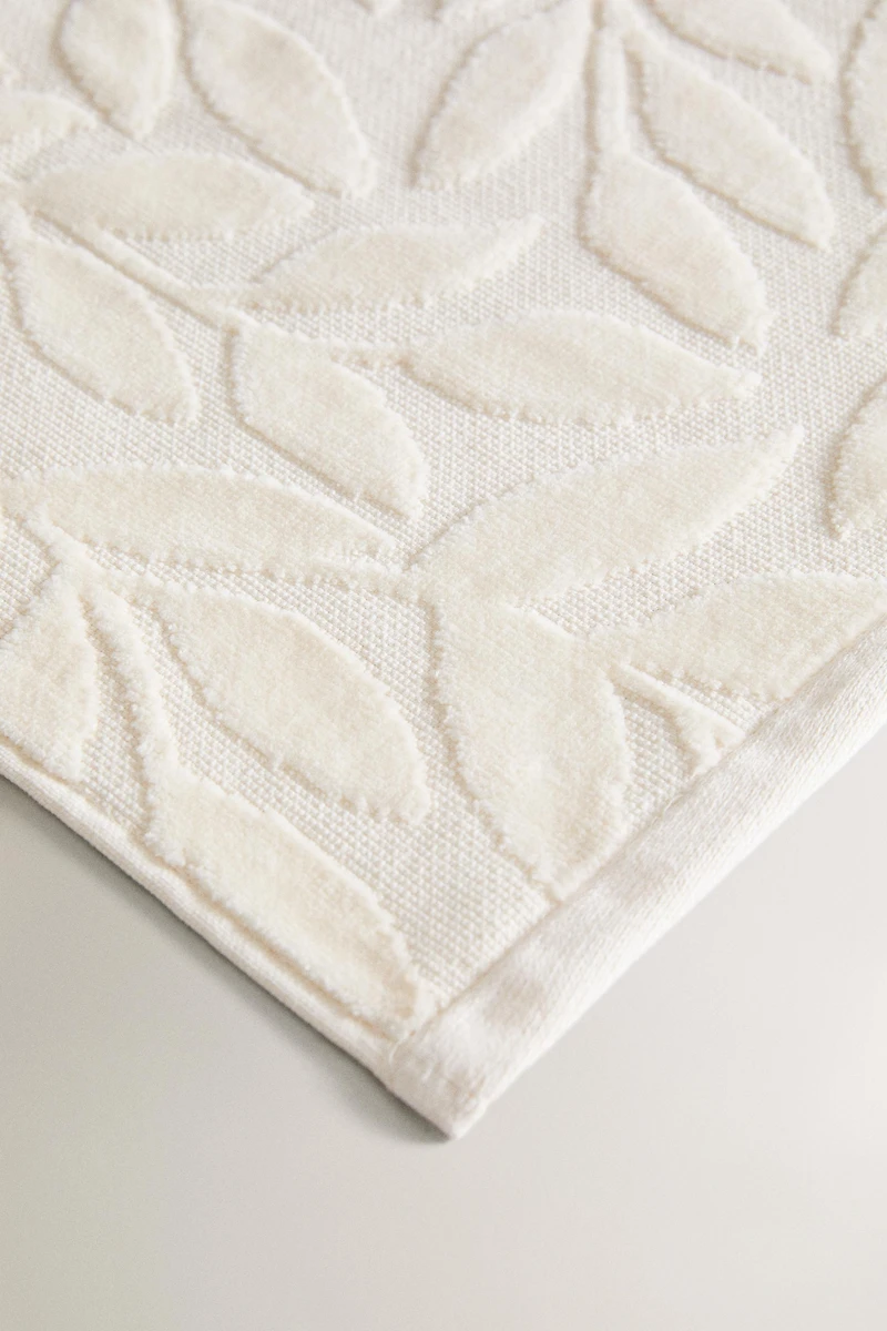 VELOUR JACQUARD BATH TOWEL