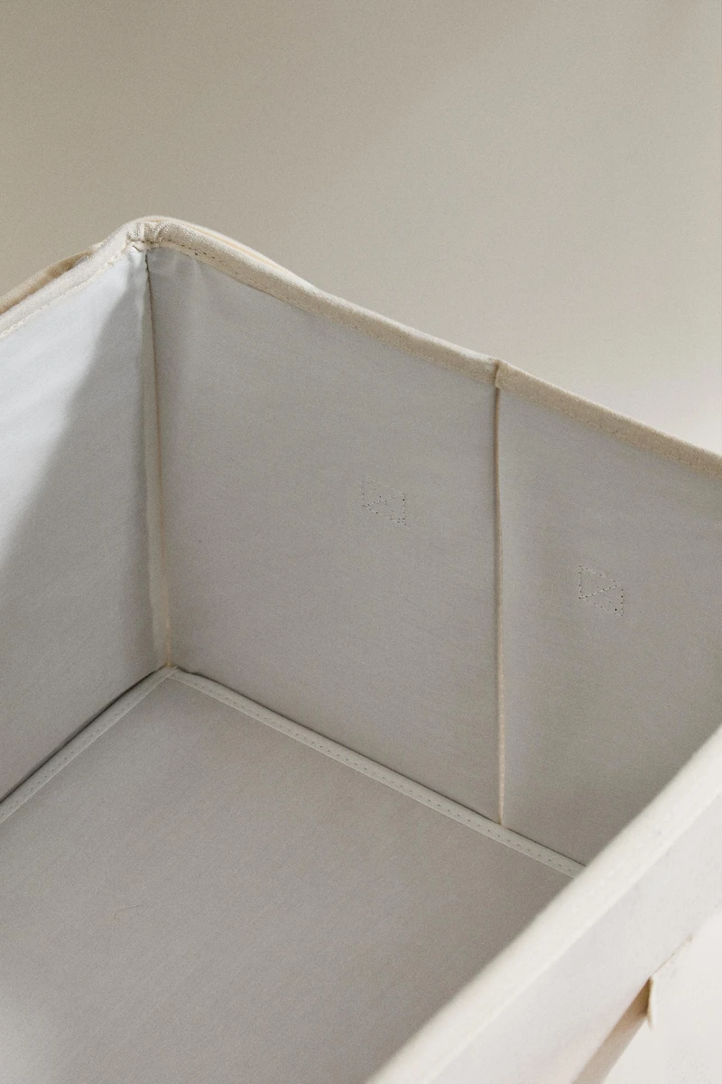 FOLDABLE STORAGE BOX WITH LID
