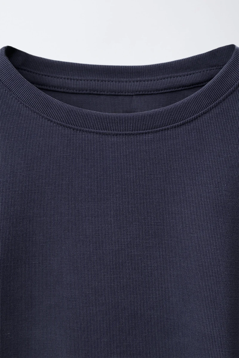 SPORTY RUCHED T-SHIRT