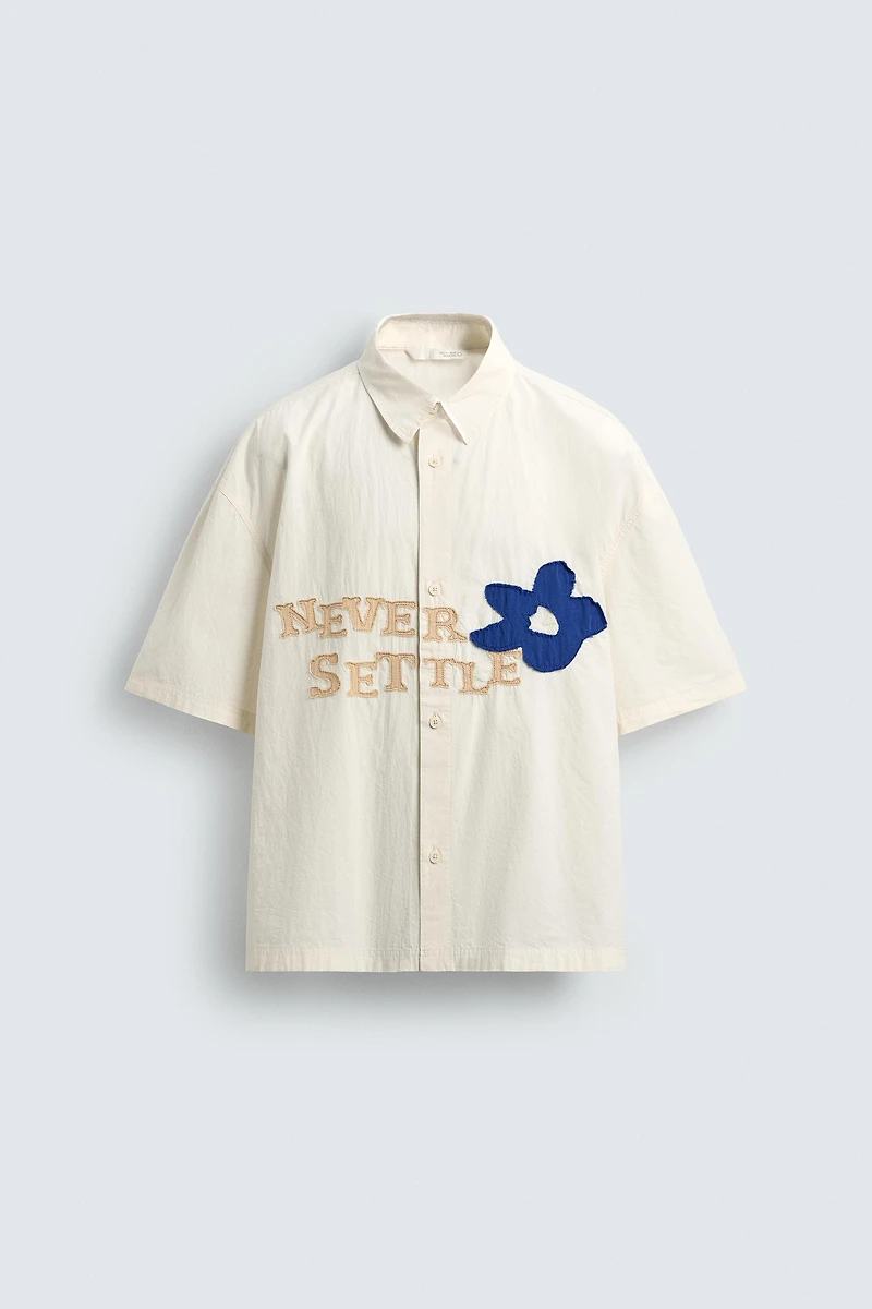 RELAXED FIT TEXT PATCH SHIRT