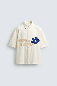 RELAXED FIT TEXT PATCH SHIRT