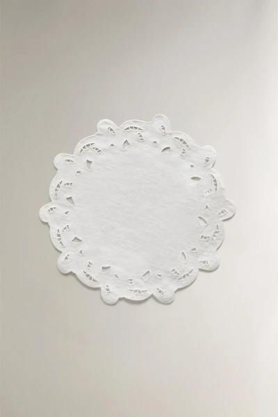 EMBROIDERED PERFORATED PLACEMAT