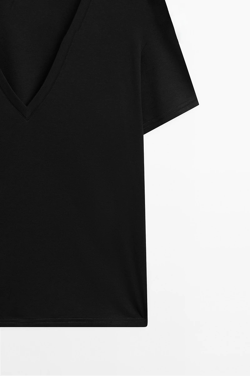Flowing V-neck T-shirt