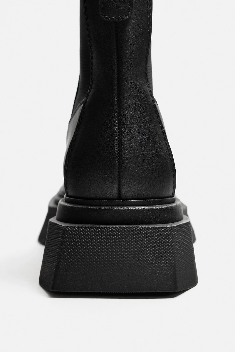 THICK CHELSEA BOOTS