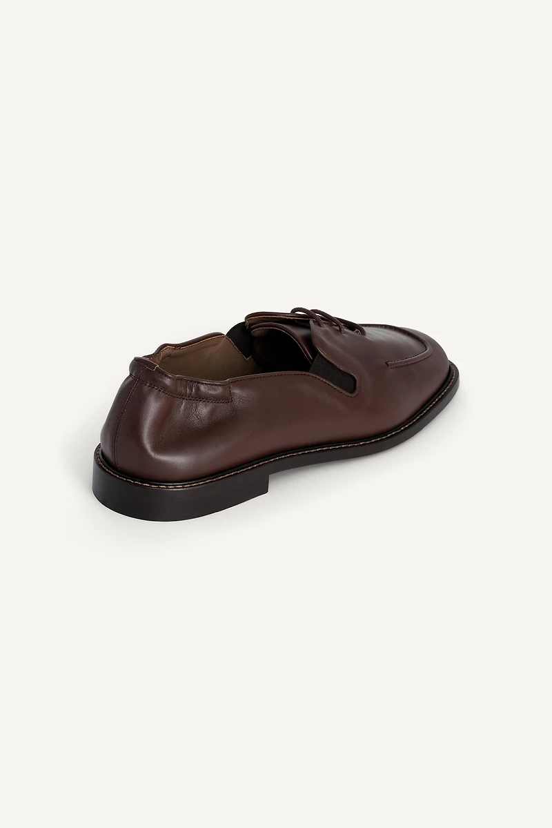 CHAUSSURES EN CUIR