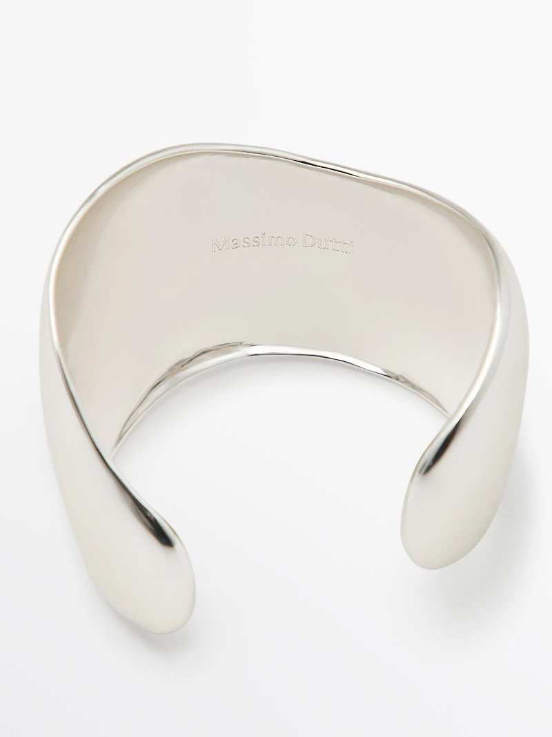 Wide rounded bracelet