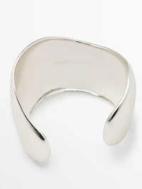 Wide rounded bracelet