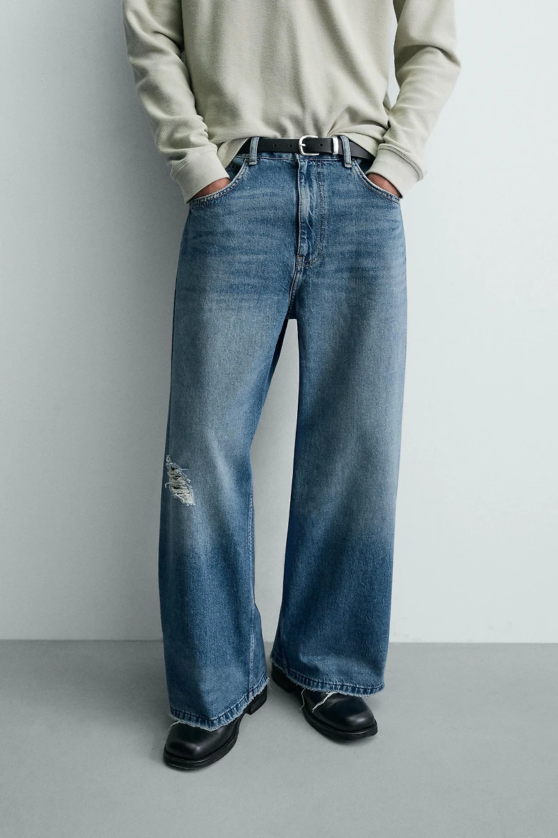 RELAXED FIT RIPPED JEANS