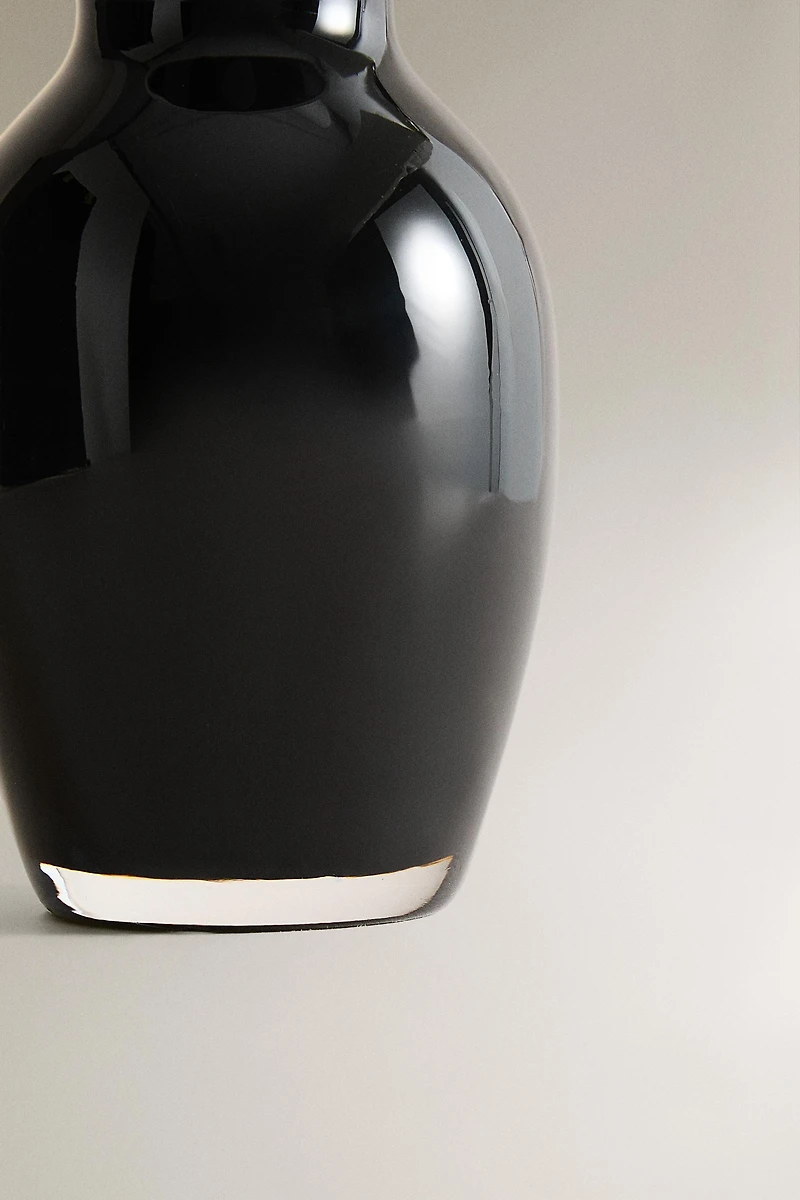 PETIT VASE EN VERRE NOIR