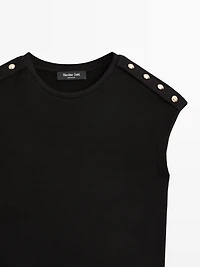 Drop sleeve T-shirt with button details