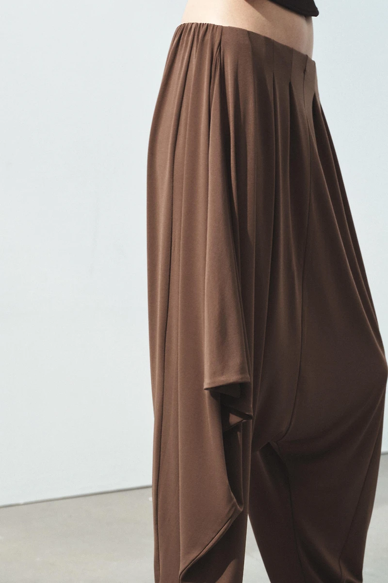 PANTALON BAGGY FLUIDE ASYMÉTRIQUE