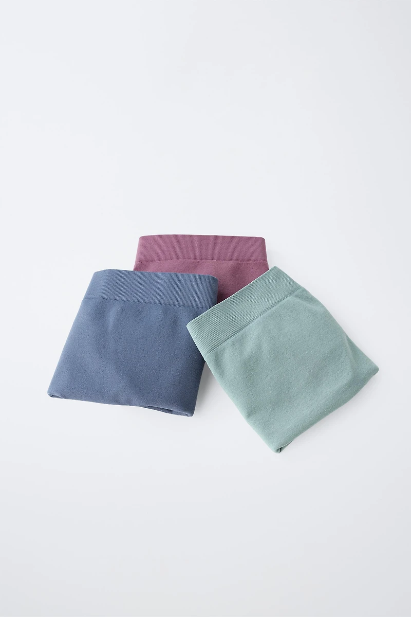 AGES 8-14 / THREE-PACK SEAMLESS BOYSHORTS