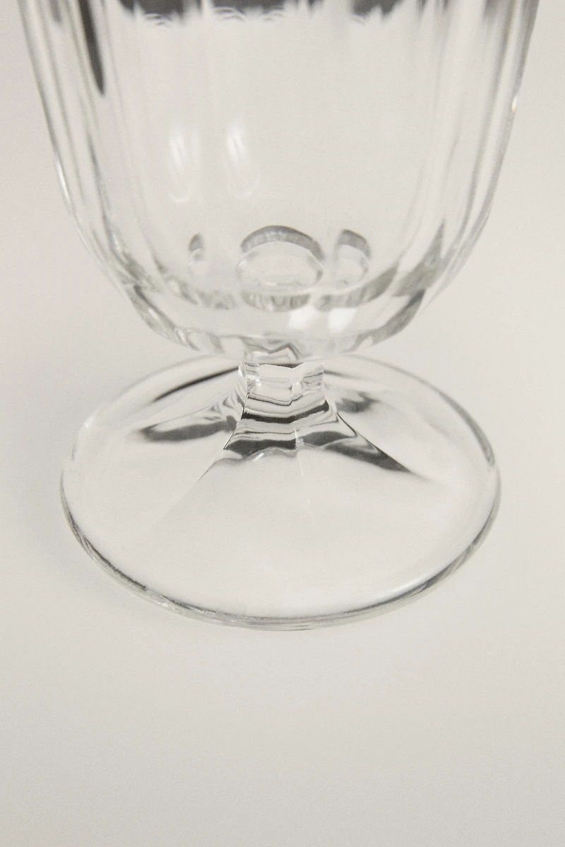 RAISED FACETED WINE GLASS
